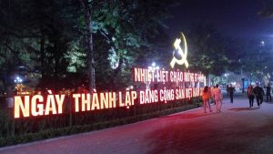 Trang trí tiểu cảnh bờ Hồ Hoàn Kiếm -Mừng đại hội Đảng 3-2-2017